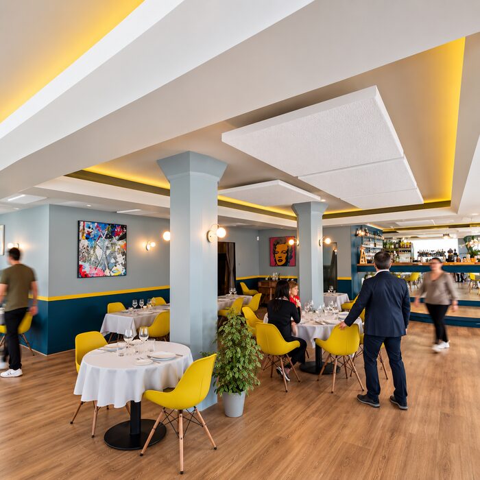 Restaurante con comensales