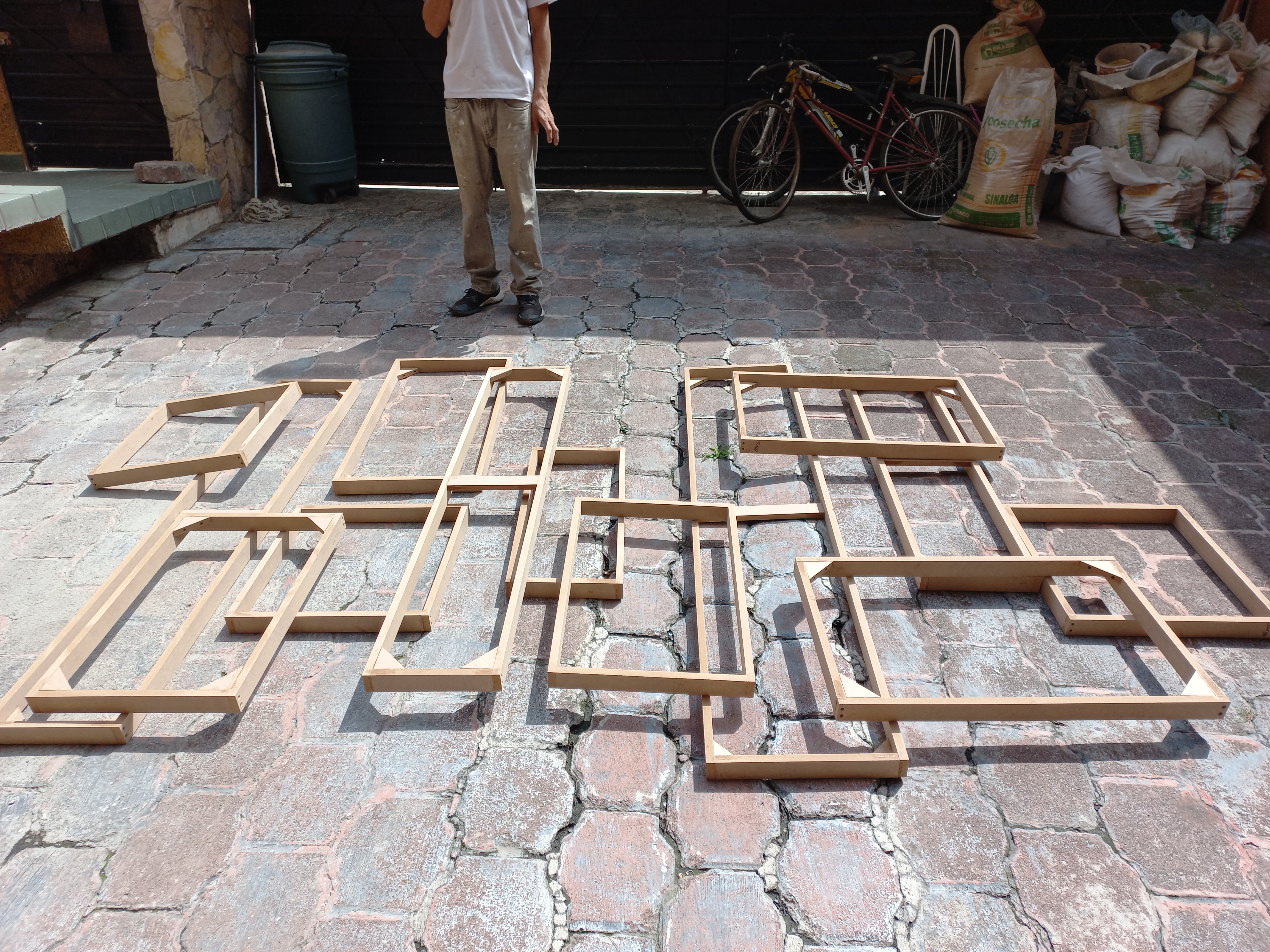 Bastidores de fabricación propia en taller